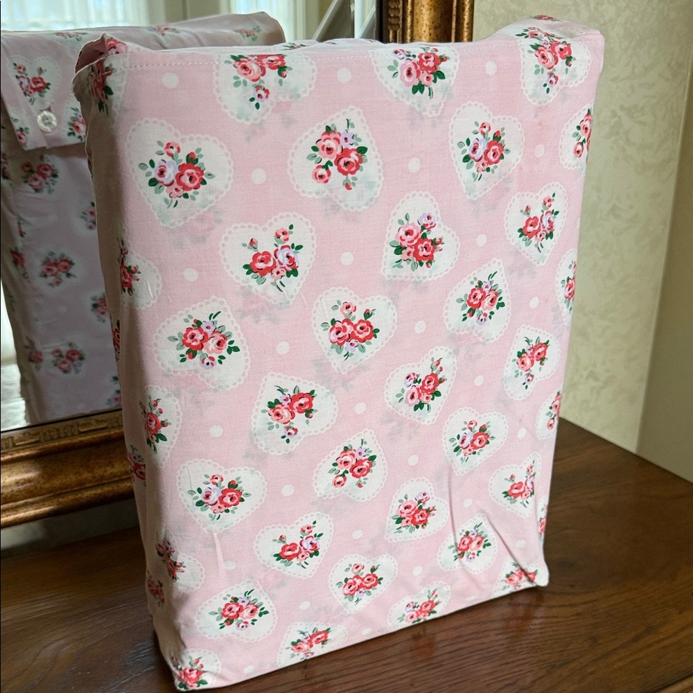 New Cath Kidson of London Floral pattern/heart King sheets. Pink/white/ & green.